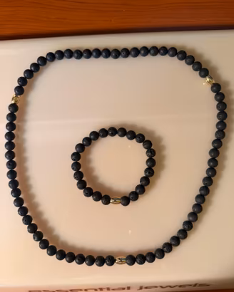 Collana in pietra lavica con bracciale