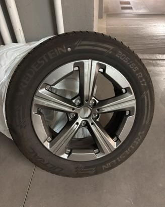 Gomme e cerchi in lega originali BMW 17”