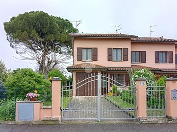 VILLA A SCHIERA A MOLINELLA