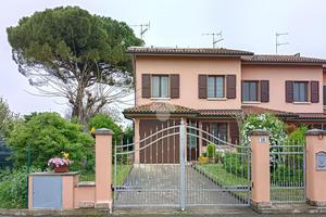 VILLA A SCHIERA A MOLINELLA