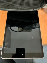 ipad 9th gen. Rotto per pezzi di ricambio A2602