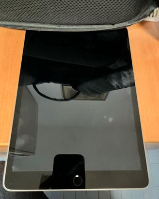 ipad 9th gen. Rotto per pezzi di ricambio A2602