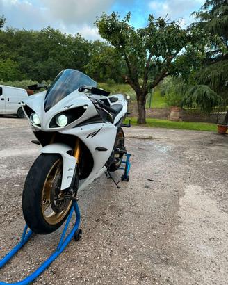 Yamaha R1 - 2011 big bang