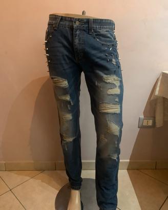 Jeans con borchie e strass