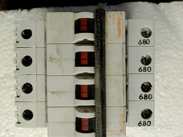 Ticino interruttore trifase magnetotermico