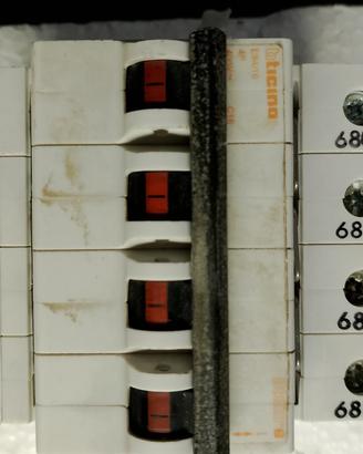 Ticino interruttore trifase magnetotermico