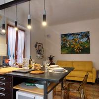 Moderno bilocale vista mare con posteggio privato