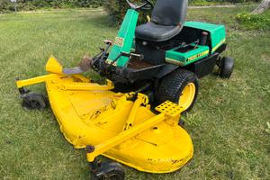 Trattorino tagliaerba John deer