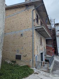 Casa singola su tre livelli