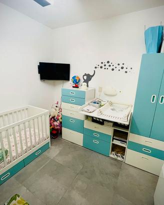 Cameretta (culla, fasciatoio, armadio cassettiera)