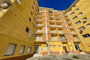 MONOLOCALE A FALERNA