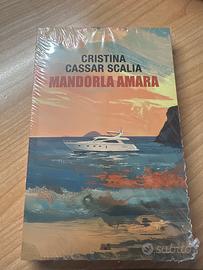 “Mandorla Amara” di Cristina Cassar Saclia