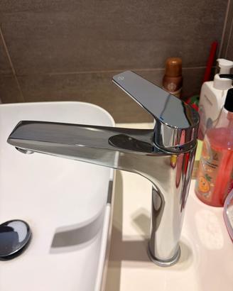 Lavabi da appoggio con rubinetto