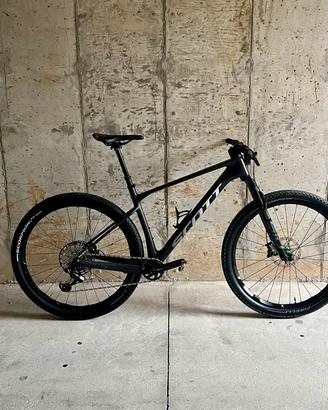 Mtb Scott Scale 2025 in carbonio con Sram X01