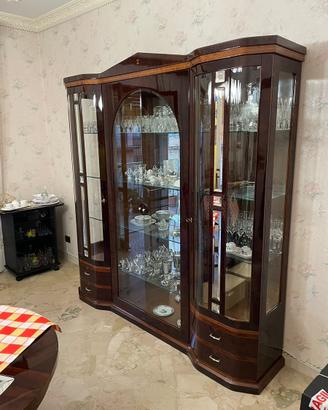 Sala da pranzo completa