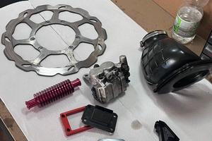 vari pezzi per moto (leggere descrizione)