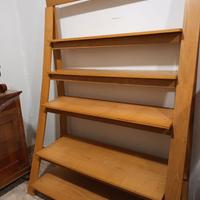 Libreria in legno massello stile nordico