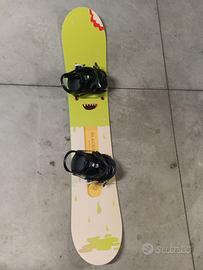 Tavola da snowboard Blackhole completa di attacchi