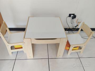 Tavolo gioco con sedie