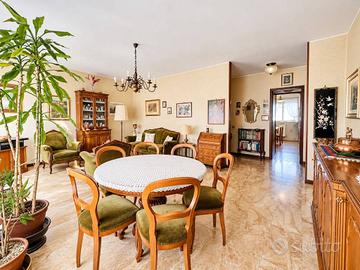 Appartamento di 103 m² con 4 locali e box auto a S