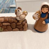 Presepe thun donna con gallina, gallo muretto