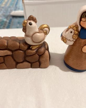 Presepe thun donna con gallina, gallo muretto