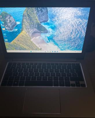 Asus ux303L i5 5generazione ssd 250 Samsung 8gb ra