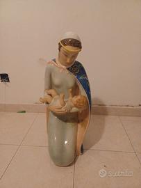 Statua , Madonna .