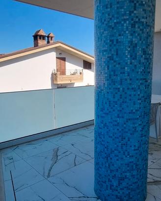 Ampio balcone vista mare