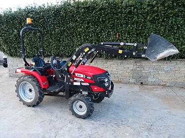 Trattorino VST 930 con caricatore frontale