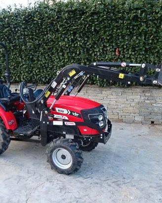 Trattorino VST 930 con caricatore frontale