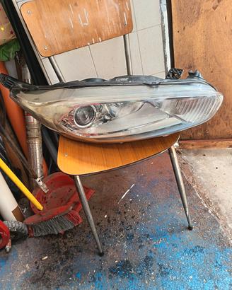 fanale anteriore ford fiesta 