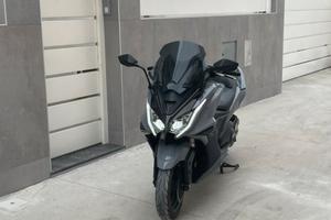 Kymco Ak 550