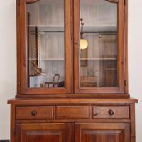 Credenza con vetrina in stile classico