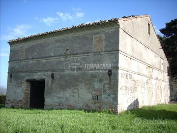 Casolare marchigiano da ristrutturare con SPETTACO