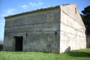 Casolare marchigiano da ristrutturare con SPETTACO