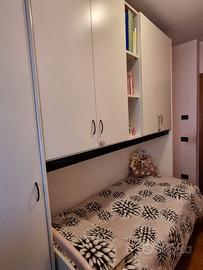 cameretta letto singolo con armadio incorporato