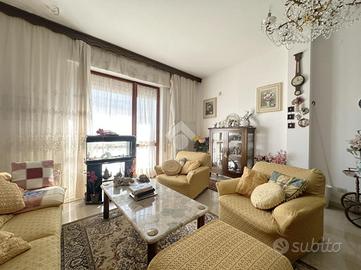 4 LOCALI A CARRARA