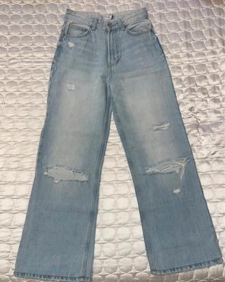 Pantaloni jeans strappati