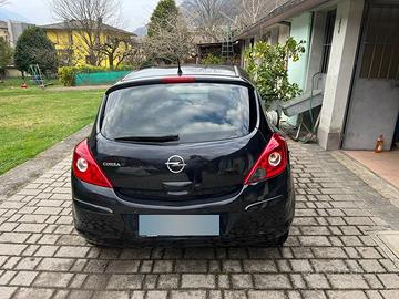 Opel corsa nera