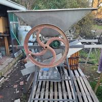 pigiatrice per uva manuale