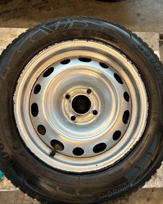 4 cerchioni in ferro con gomme invernali usate