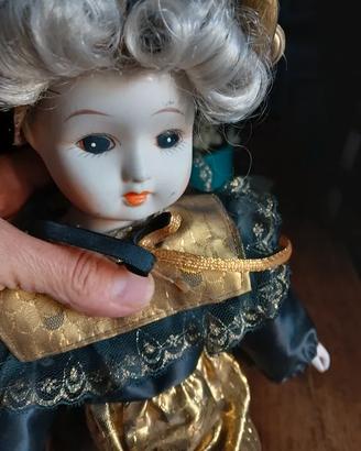 Bambola vintage da collezione in porcellana