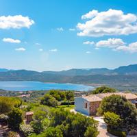 Villa con dependance e vista mare - Olbia