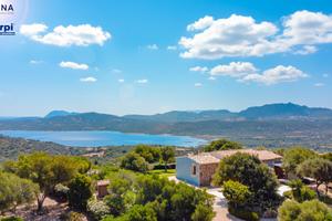 Villa con dependance e vista mare - Olbia