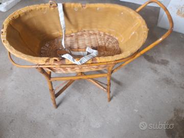 Vintage,Culla in vimini degli anni 70
