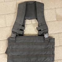 Gilet tattico e maschera protettiva Softair