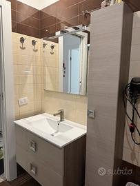 Mobile  bagno piu specchio e lavabo