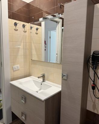 Mobile  bagno piu specchio e lavabo