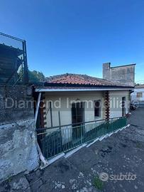Casa singola con garage a Milo-Fornazzo